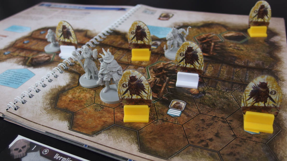 Gloomhaven: Die Pranken des Löwen ist ein Legacy-Fantasy-Dungeon-Crawler-Brettspiel
